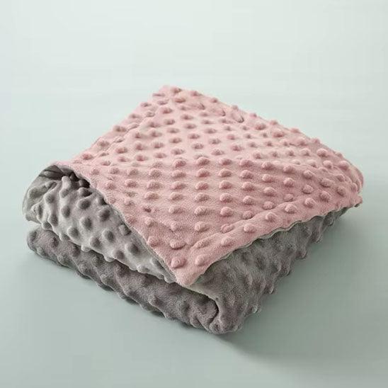Gros plan sur la COUVERTURE BEBE REVERSIBLE - DouceBulle™gris pliée