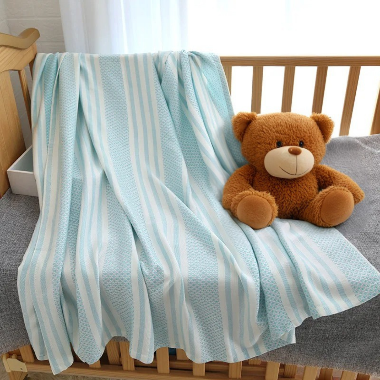 couverture Snouky™ posée sur un berceau