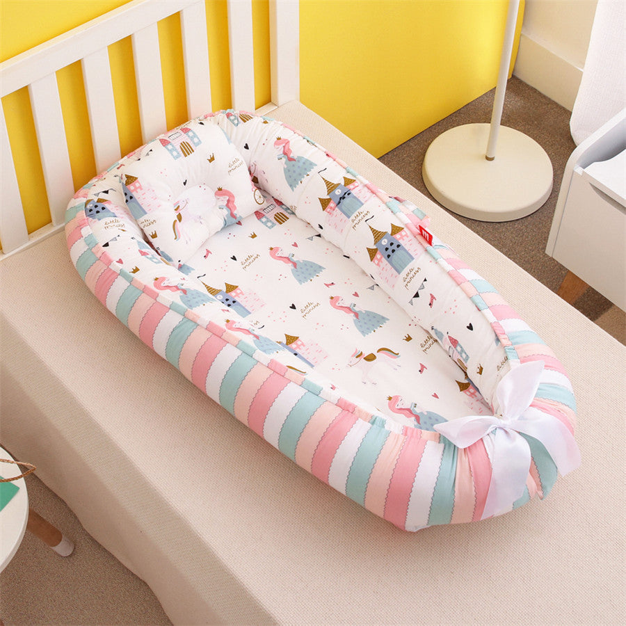 Gros plan sur le Cocon Bebe Lavable en Machine - CoconColor™_Princess_Castle