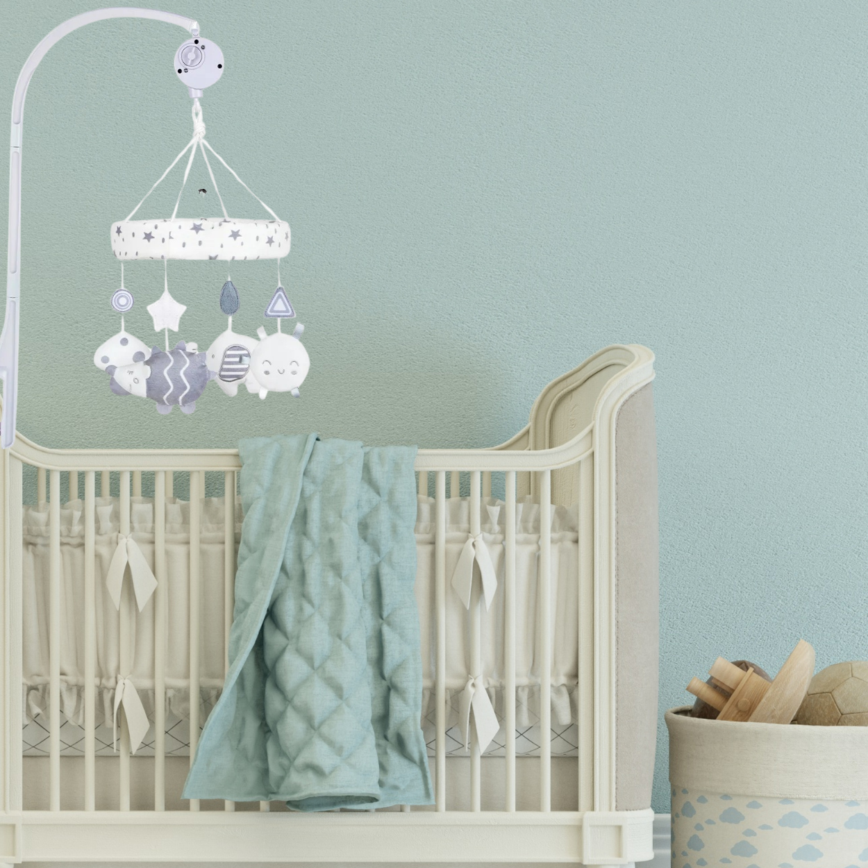 Chambre de bébé verte berceau en bois avec Mobile Bebe Etoile_MeloDodo_modèle hérisson