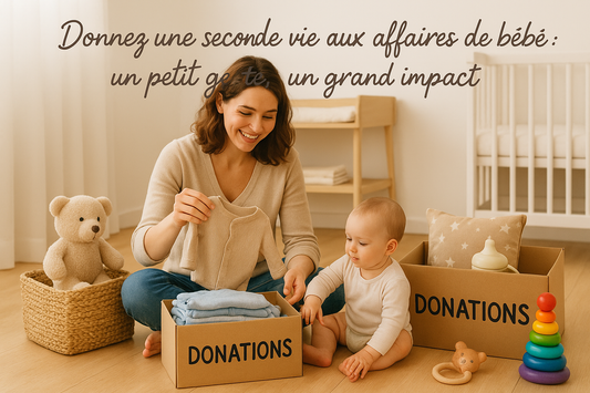 #BébéPartage-Jeune maman assise au sol avec son bébé dans une chambre douce et lumineuse, triant des vêtements et jouets dans des cartons de dons — visuel illustrant l'article de blog sur le don des affaires de bébé.