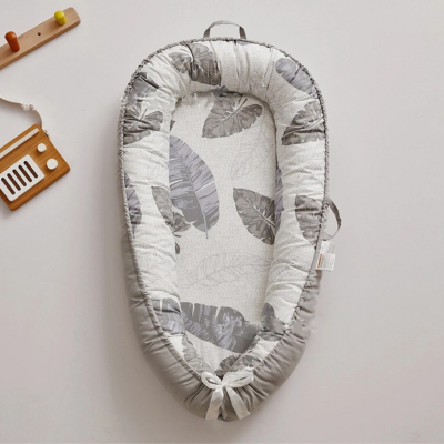Gros plan sur le Cocon pour bébé Ergonomique- Sélénite™-feuille