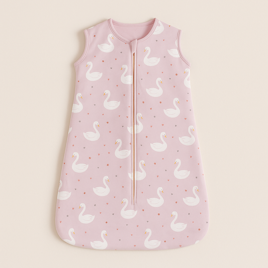 Gigoteuse été Swany™ rose motif cygnes - vue produit à plat sur fond doux, modèle respirant et sécurisé