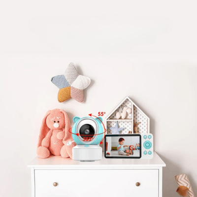Mini Caméra Espion│SécuriCam™ installée sur une commode dans une chambre de bébé.