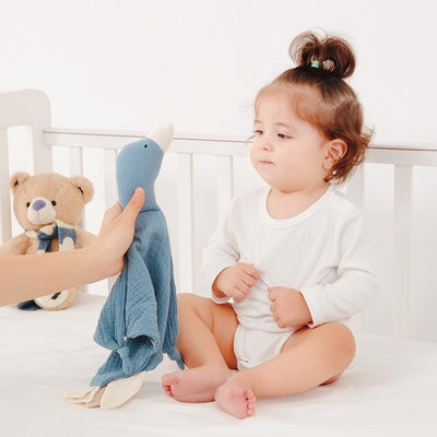 Doudou bébé canard DuckyDoux™ en coton doux, compagnon rassurant dès la naissance