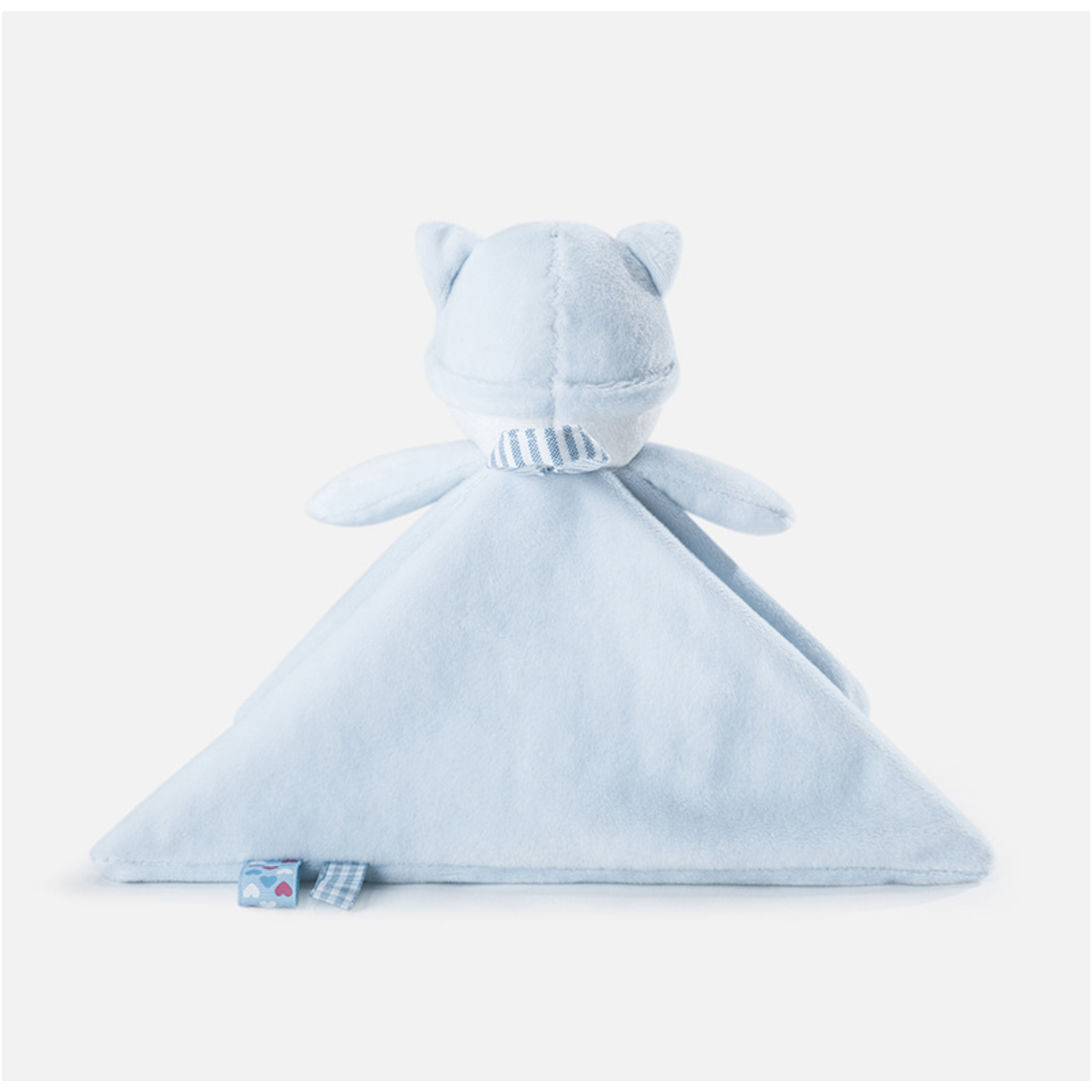 Doudou bébé PlushyDream™ bleu vu de dos, avec tissu doux en forme de triangle et petites étiquettes sensorielles, présenté sur fond clair.