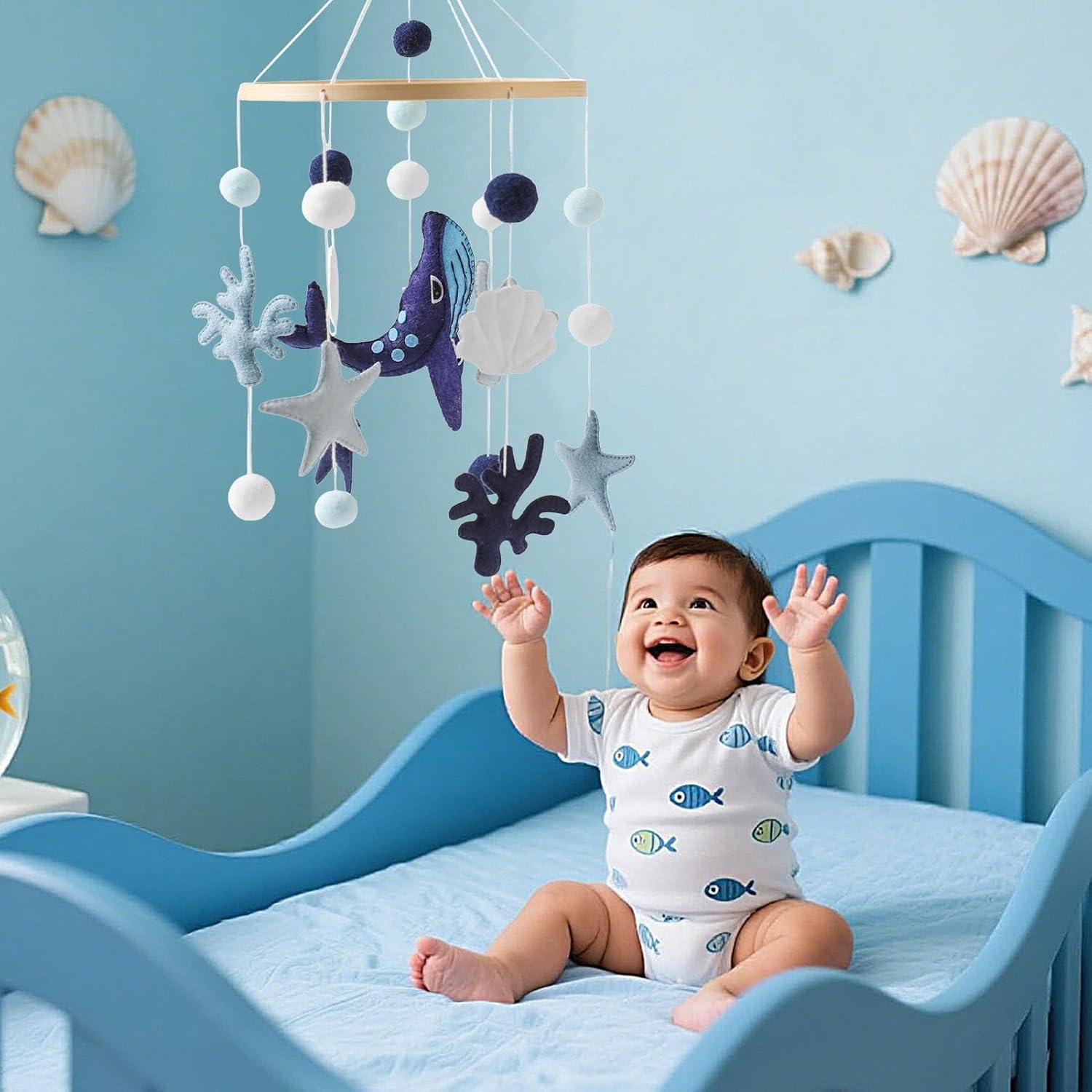 mobile bébé Aquablue poissons et corail au-dessus du lit