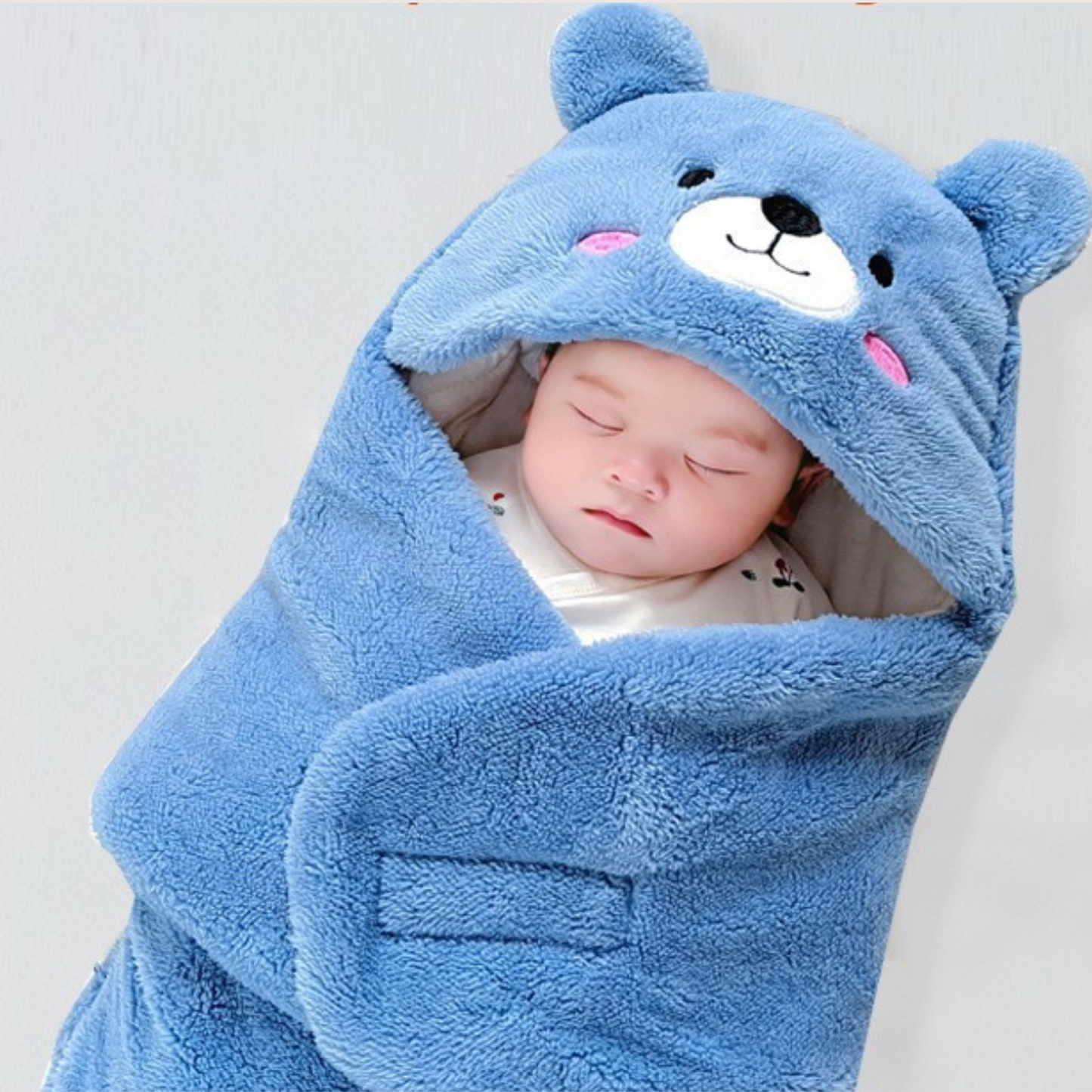 nid d’ange bébé ultra doux bleu enveloppant bébé endormi