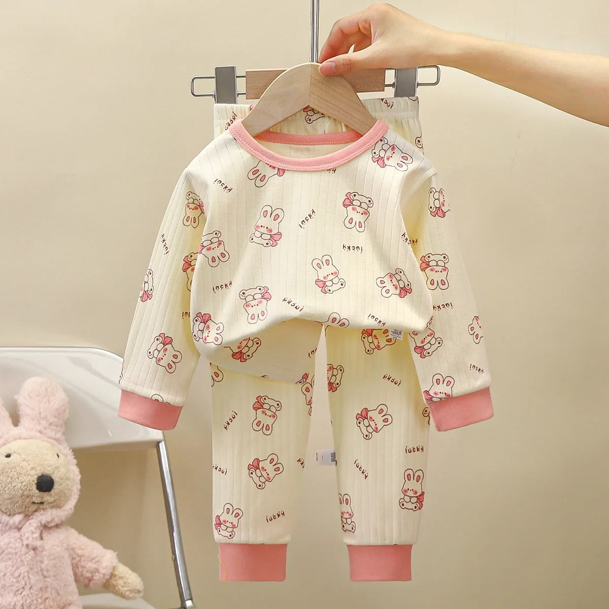pyjama bébé coton bio crème avec motifs lapin roses et bords côtes rose