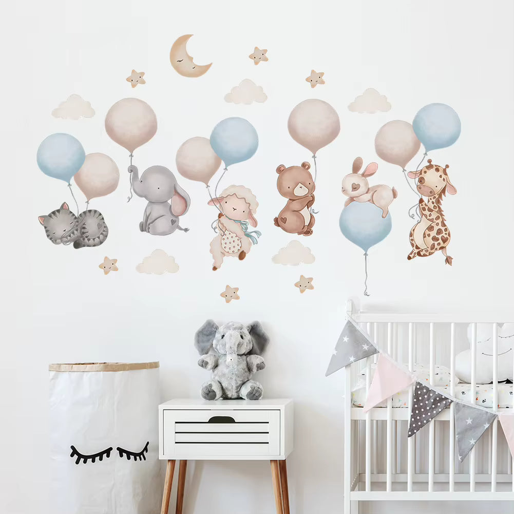 Stickers muraux chambre bébé scène animaux et ballons pastel.